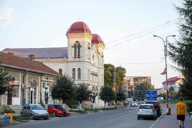 templul-evreiesc-1879-din-radauti-judetul-suceava-vazut-din-lateral.jpg