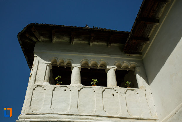 terasa-de-la-ansamblul-culei-greceanu-din-maldarasti-judetul-valcea.jpg