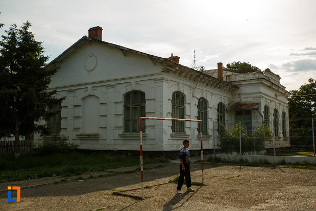 teren-de-sport-langa-scoala-din-odobesti-judetul-vrancea.jpg