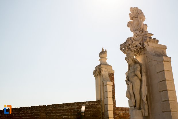 trecere-prin-poarta-a-ii-a-a-cetatii-din-alba-iulia-judetul-alba.jpg