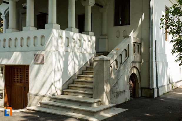 trepte-de-la-casa-brabu-ganescu-din-targu-jiu-judetul-gorj.jpg