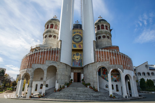 trepte-de-la-catedrala-ortodoxa-sfanta-vineri-din-zalau-judetul-salaj.jpg