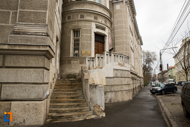 trepte-de-la-palatul-cultural-din-arad-judetul-arad.jpg