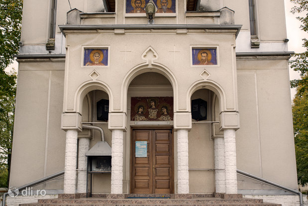 trepte-si-usa-de-la-biserica-sfanta-treime-din-ardusat-judetul-maramures.jpg