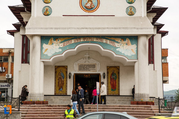 treptele-de-la-biserica-sf-apostoli-petru-si-pavel-din-ramnicu-valcea-judetul-valcea.jpg