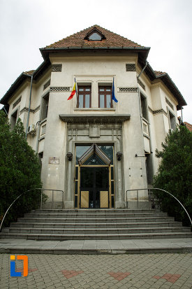 treptele-de-la-curtea-de-conturi-fosta-banca-din-focsani-judetul-vrancea.jpg