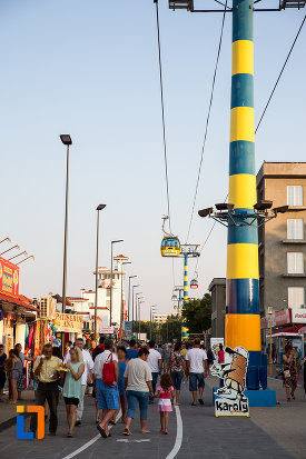 turisti-in-statiunea-mamaia-judetul-constanta.jpg