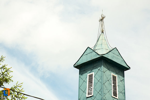 turn-albastru-de-la-biserica-sf-ioan-botezatorul-din-caracal-judetul-olt.jpg
