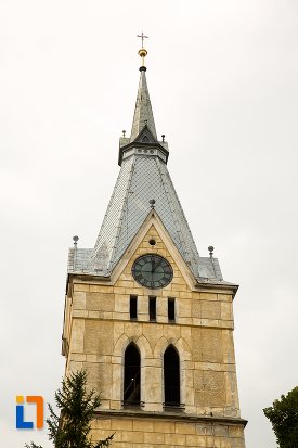 turn-cu-ceas-biserica-evanghelica-fortificata-din-codlea-judetul-brasov.jpg