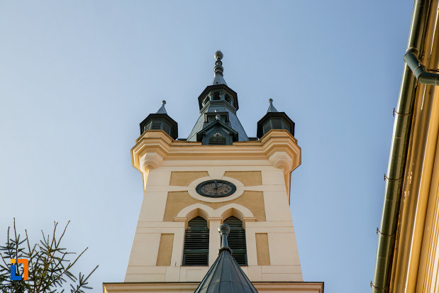 turn-cu-ceas-biserica-reformata-calvina-din-cluj-napoca-judetul-cluj.jpg