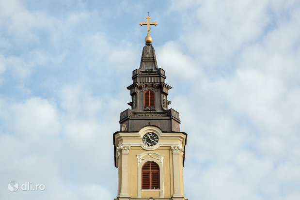 turn-cu-ceas-catedrala-ortodoxa-adormirea-maicii-domnului-biserica-cu-luna-din-oradea-judetul-bihor.jpg