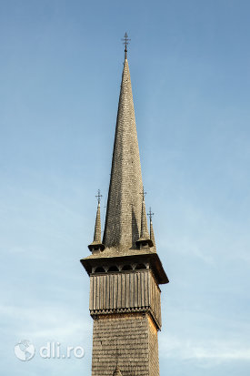turn-cu-cruce-de-la-biserica-de-lemn-din-plopis-judetul-maramures.jpg