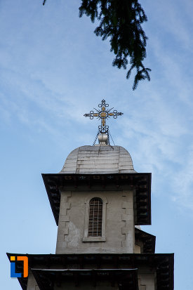 turn-cu-cruce-de-la-biserica-domneasca-nasterea-maicii-domnului-din-busteni-judetul-prahova.jpg