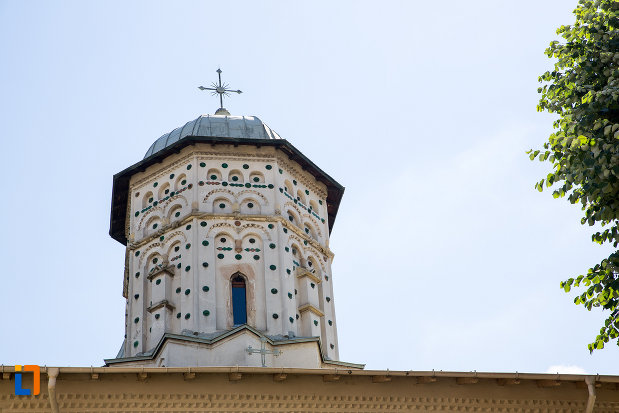 turn-cu-cruce-manastirea-stelea-din-targoviste-judetul-dambovita.jpg