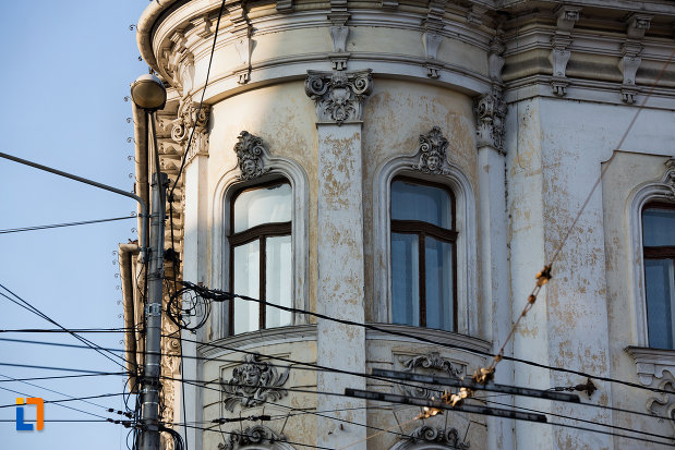 turn-cu-detalii-palatul-babos-din-cluj-napoca-judetul-cluj.jpg