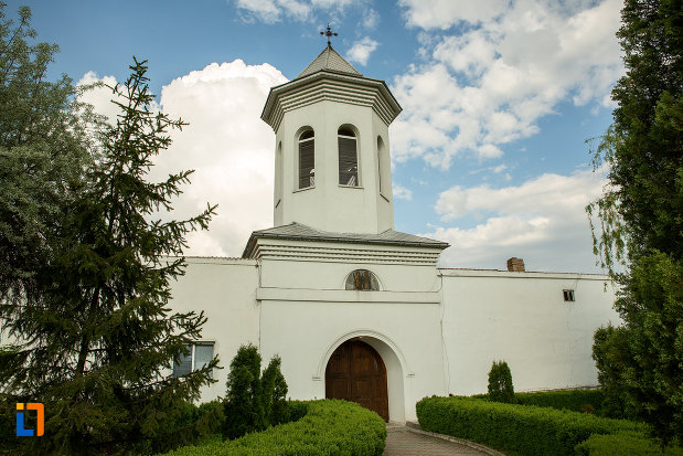 turn-de-intrare-in-manastirea-clocociov-din-slatina-judetul-olt.jpg