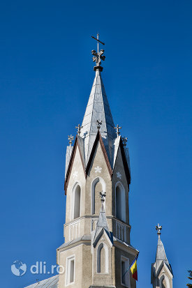 turn-de-la-biserica-ortodoxa-adormirea-maicii-domului-din-sighetu-marmatiei-judetul-maramures.jpg