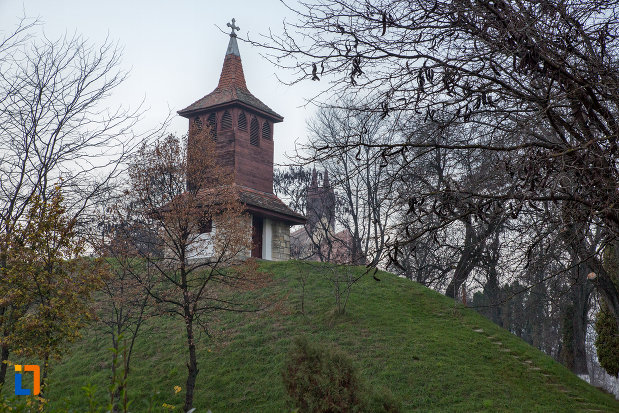 turn-din-curte-biserica-romano-catolica-calvaria-din-cluj-napoca-judetul-cluj.jpg