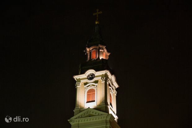 turn-luminat-catedrala-ortodoxa-adormirea-maicii-domnului-biserica-cu-luna-din-oradea-judetul-bihor.jpg