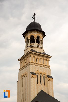 turn-principal-de-la-catedrala-reintregirii-din-alba-iulia-judetul-alba.jpg