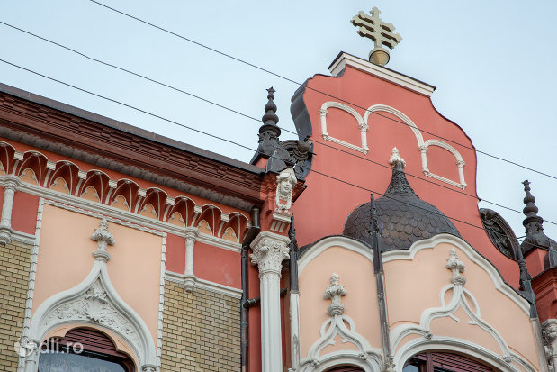 turn-si-cruce-patriarhia-romana-episcopia-ortodoxa-romana-a-oradei-palatul-rimanoczy-junior-din-oradea-judetul-bihor.jpg