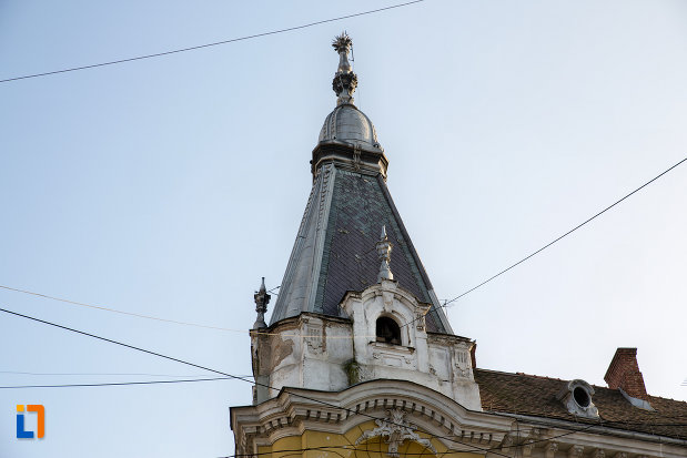 turn-vazut-de-aproape-palatul-elian-din-cluj-napoca-judetul-cluj.jpg