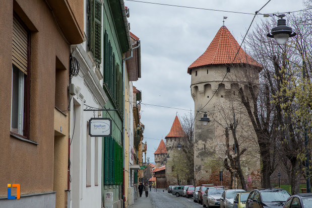 turnul-archebuzierilor-din-sibiu-judetul-sibiu-din-departare.jpg
