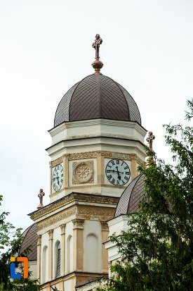 turnul-cu-ceas-de-la-catedrala-sf-treime-din-corabia-judetul-olt.jpg