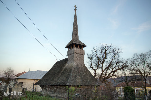 turnul-de-la-biserica-de-lemn-din-creaca-judetul-salaj.jpg
