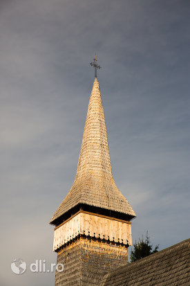 turnul-de-la-biserica-de-lemn-din-hoteni-judetul-maramures.jpg