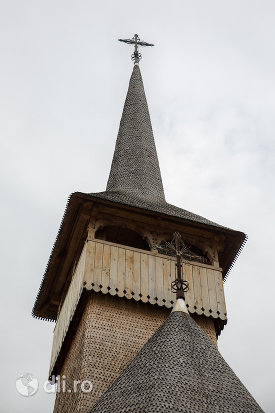 turnul-de-la-biserica-de-lemn-sfintii-romani-din-dragomiresti-judetul-maramures.jpg