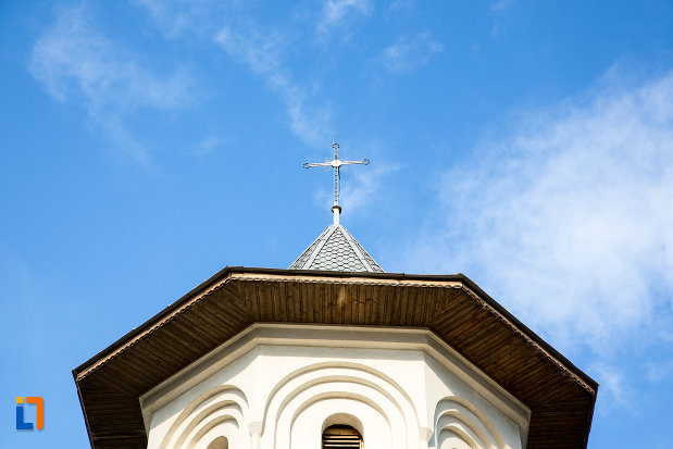 turnul-de-la-biserica-intrarea-maicii-domnului-in-biserica-din-gaesti-judetul-dambovita.jpg