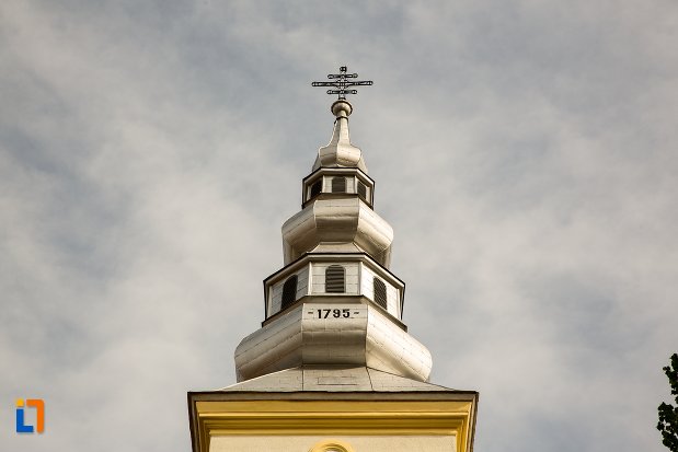 turnul-de-la-biserica-maieri-buna-vestire-din-alba-iulia-judetul-alba.jpg