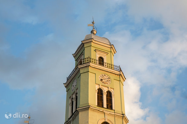 turnul-de-la-biserica-reformata-din-oradea-judetul-bihor.jpg