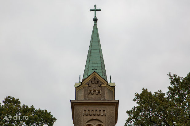 turnul-de-la-biserica-romano-catolica-sf-anton-din-oradea-judetul-bihor.jpg