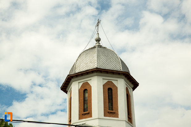 turnul-de-la-biserica-sf-apostoli-si-sf-gheorghe-din-caracal-judetul-olt.jpg