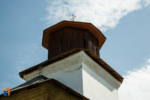 turnul-de-la-biserica-sf-ioan-botezatorul-1793-din-ocnele-mari-judetul-valcea.jpg