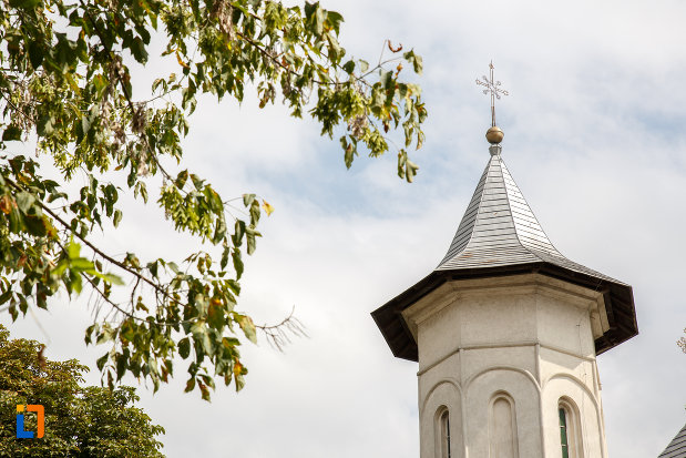 turnul-de-la-biserica-sf-ioan-botezatorul-din-siret-judetul-suceava.jpg