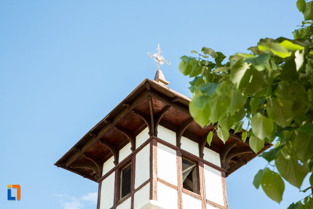 turnul-de-la-biserica-toti-sfintii-din-caracal-judetul-olt.jpg