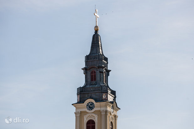 turnul-de-la-catedrala-ortodoxa-adormirea-maicii-domnului-biserica-cu-luna-din-oradea-judetul-bihor.jpg