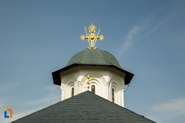 turnul-de-la-schitul-ostrov-calimanesti-judetul-valcea.jpg