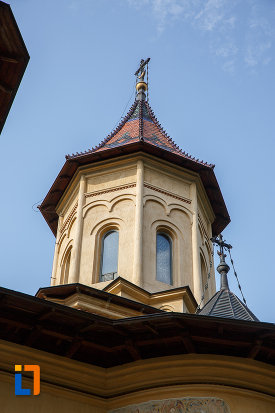 turnul-principal-de-la-biserica-sf-gheorghe-mirauti-1391-din-suceava-judetul-suceava.jpg