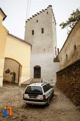 turnul-trompetilor-1488-din-medias-judetul-sibiu-vazut-din-spate.jpg