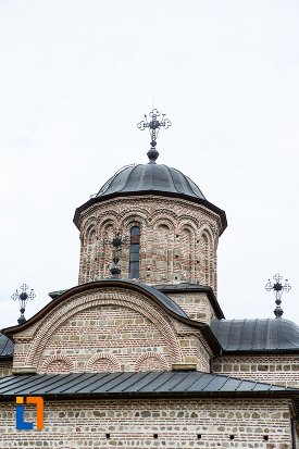 turnuri-de-biserica-curtea-domneasca-din-curtea-de-arges-judetul-arges.jpg