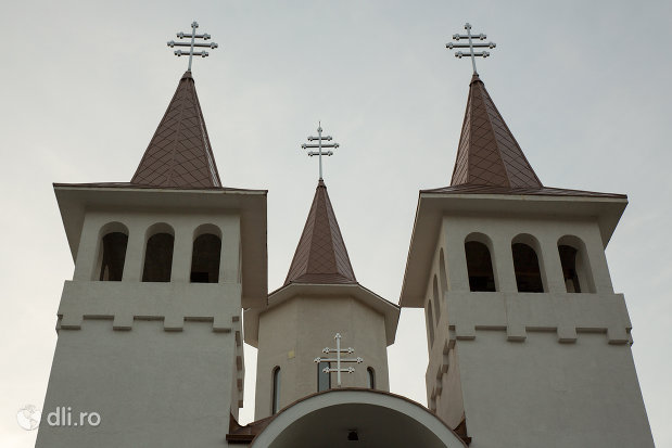 turnuri-de-la-biserica-sf-ana-din-baia-mare-judetul-maramures.jpg