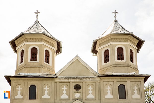 turnuri-de-la-biserica-sf-nicolae-din-teius-judetul-alba.jpg