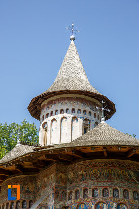 turnuri-de-la-manastirea-voronet-judetul-suceava.jpg