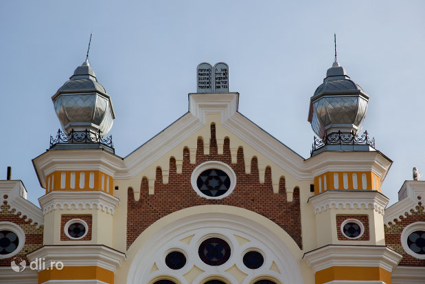 turnuri-de-la-sinagoga-ortodoxa-hevra-sas-din-oradea-judetul-bihor.jpg