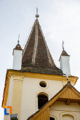 turnurile-de-la-biserica-din-grui-nasterea-sf-ioan-botezatorul-1742-din-saliste-judetul-sibiu.jpg