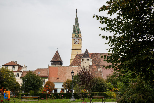 turnurile-de-la-biserica-evanghelica-sf-margareta-si-turnul-trompetilor-1488-din-medias-judetul-sibiu.jpg
